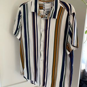 Short sleeve button down